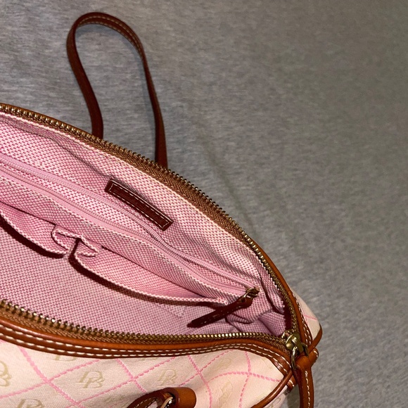 Dooney and Bourke pink barrel bag and wallet - Picture 2 of 4